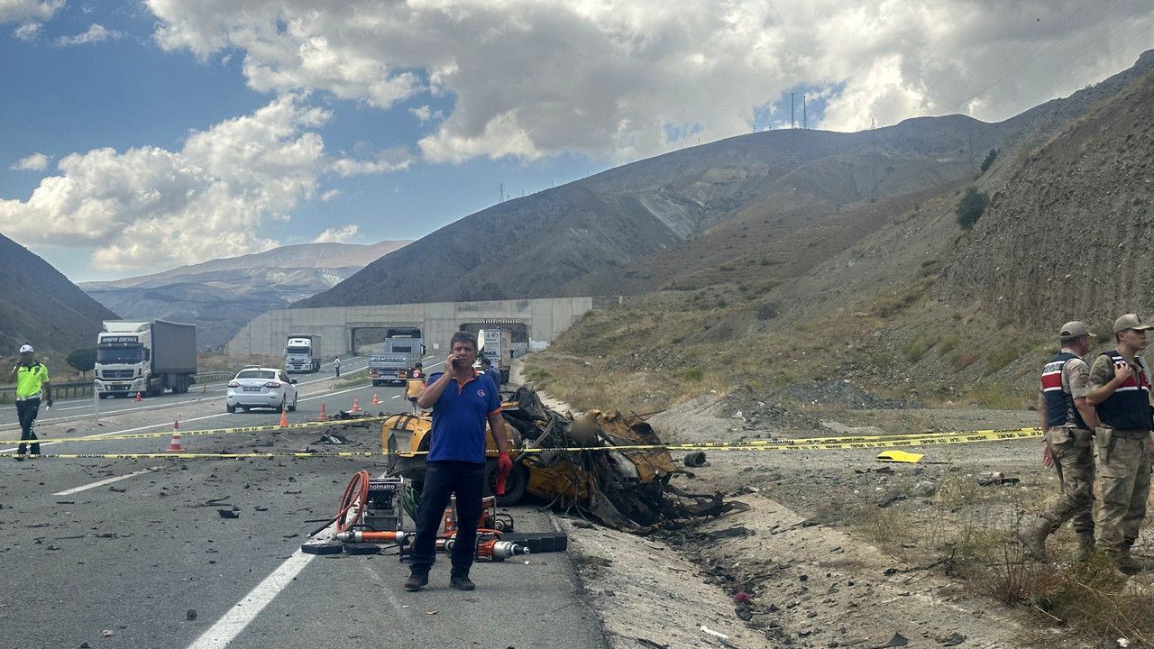 Erzincan’da katliam gibi kaza: Çok sayıda ölü ve yaralı var