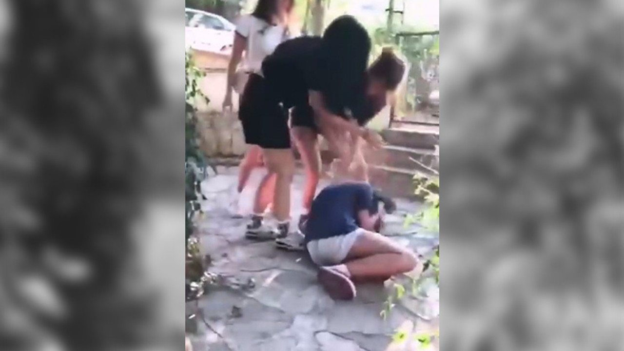 Kızların feci kavgası!
