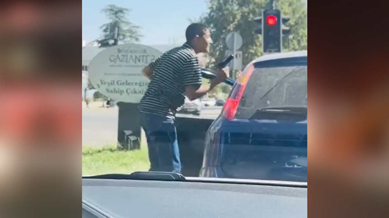 Elinde silahla tehdit etmişti! Trafikte dehşet