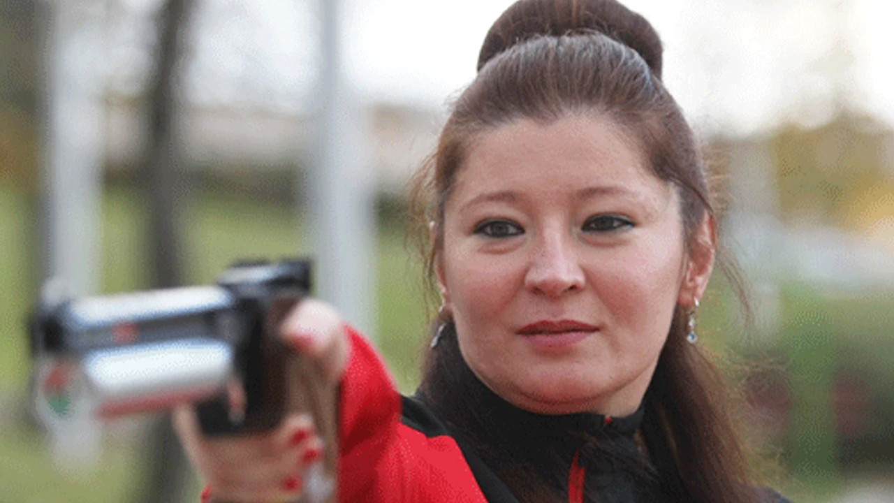 Paralimpik Oyunları'nda Aysel Özgan'dan gümüş madalya geldi!