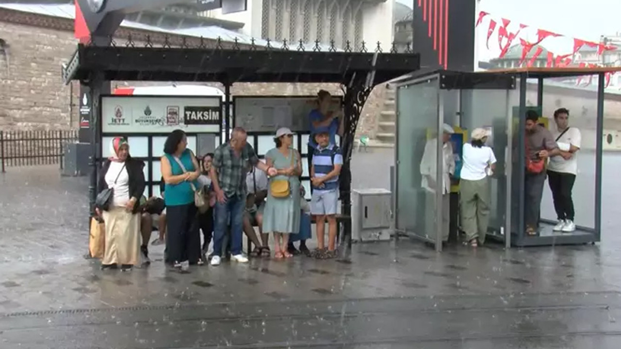 İstanbul’da ani yağmur hayatı felç etti!