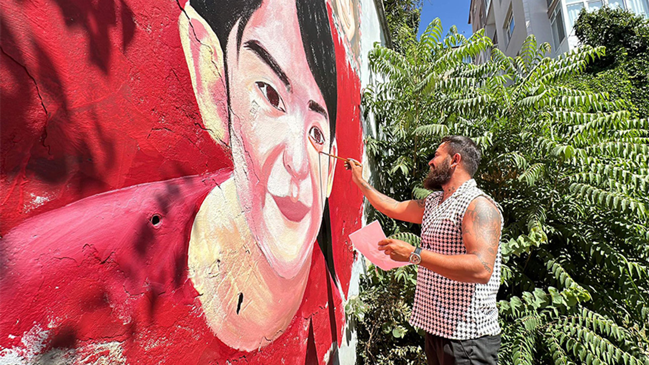 Azerbaycanlı ressam Narin'in portresini resmetti