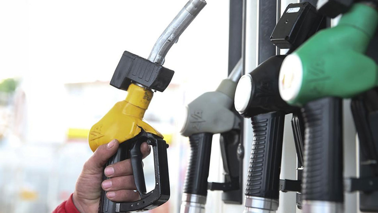 Akaryakıt fiyatlarına çifte indirim geldi! Hem benzin hem motorin düştü: Aylar sonra ilk kez 43 TL’nin altında