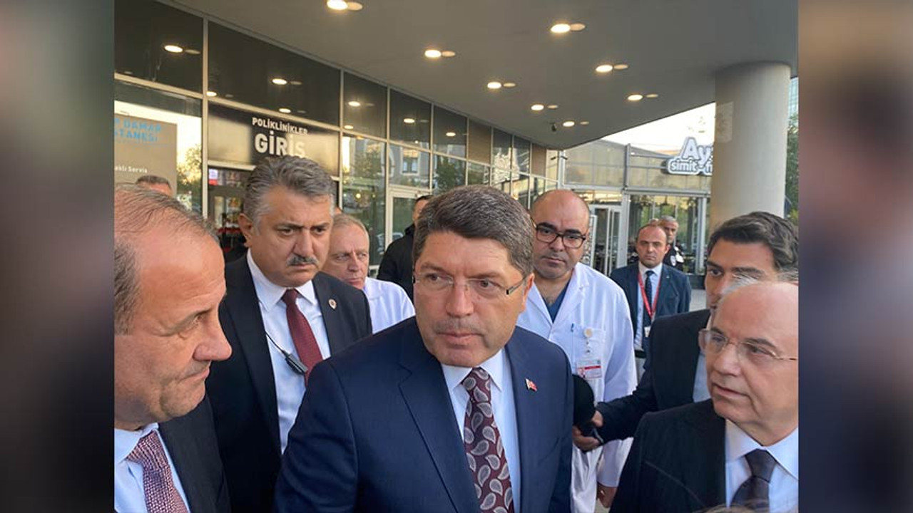 Adalet Bakanı Tunç, bıçaklanan müfettişi hastanede ziyaret etti