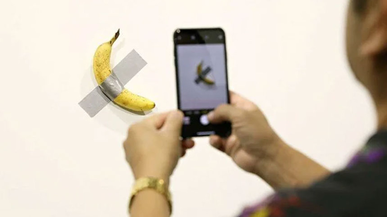 "Duvara bantlanmış muz" tekrar satışa çıkıyor! İstenilen para ise dudak uçuklattı