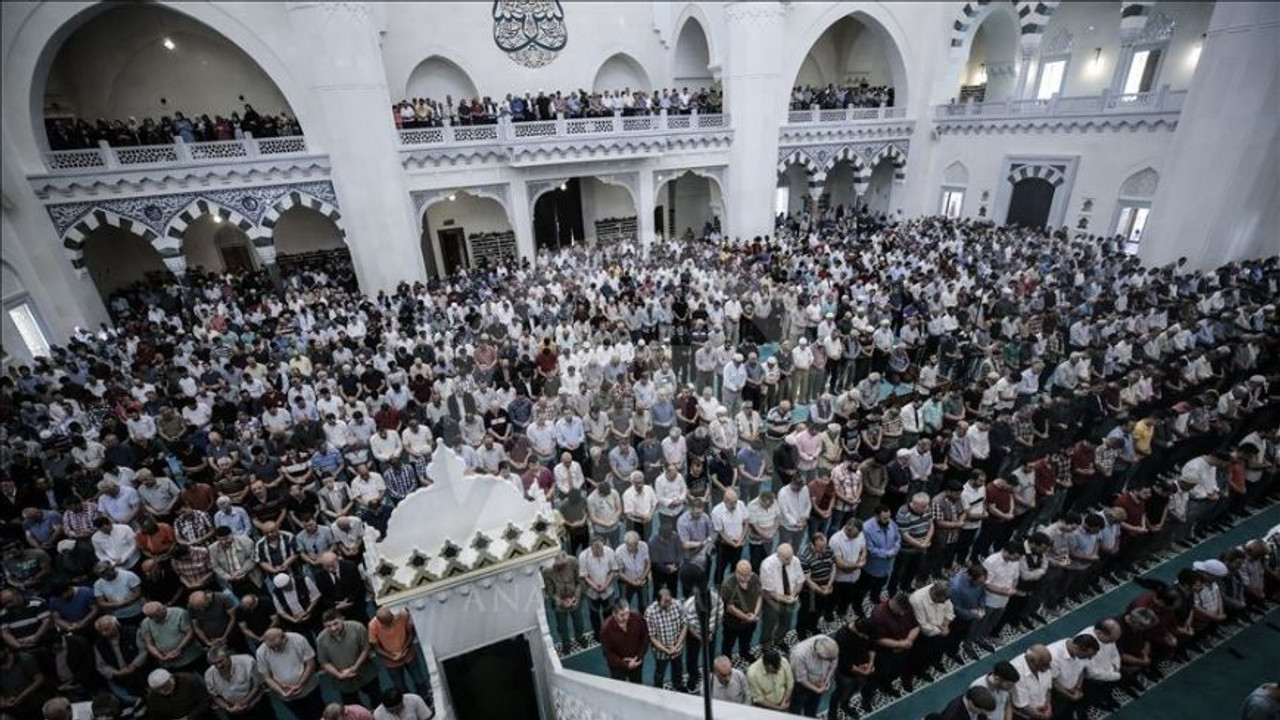 Cuma namazı saat kaçta kılınacak ? 4 Ekim Cuma namazı saatleri!