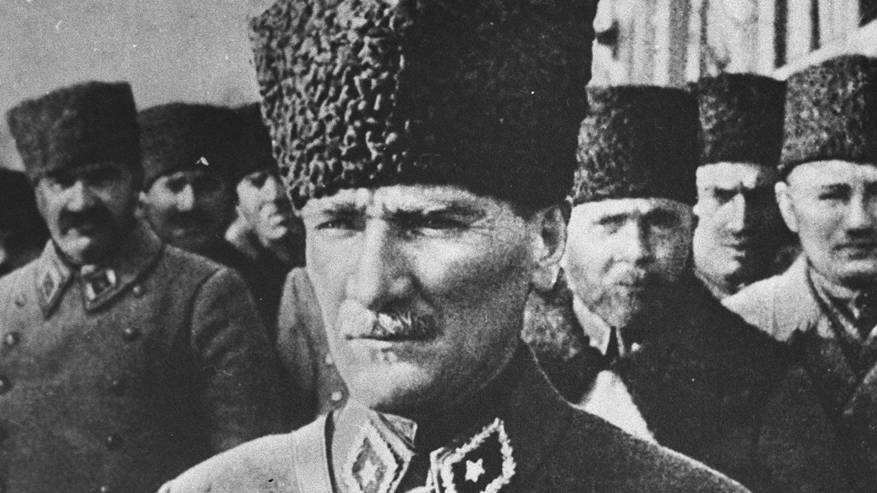 10 KASIM MESAJLARI VE SÖZLERİ: Duygulu, kısa, uzun, en güzeli, farklı ve resimli 10 Kasım Atatürk'ü Anma Günü mesajları