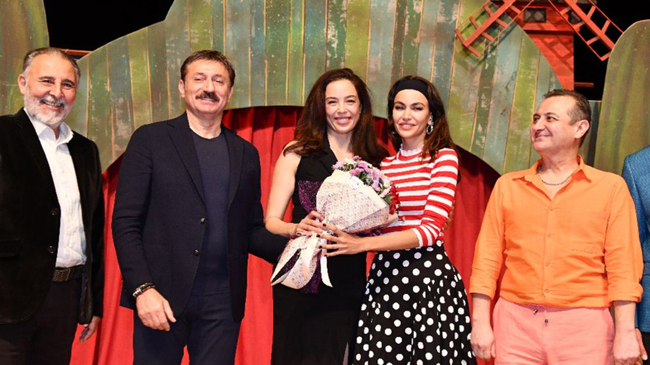 Azra Akın 5 yılın ardından sahnede! 'Kaktüs Çiçeği' ile geri dönüyor