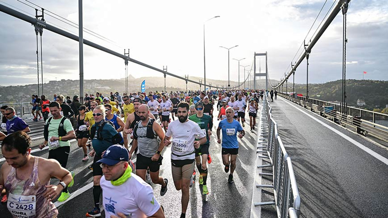 Kıtalar arası yarış! Beklenen gün geldi 46. İstanbul Maratonu başladı