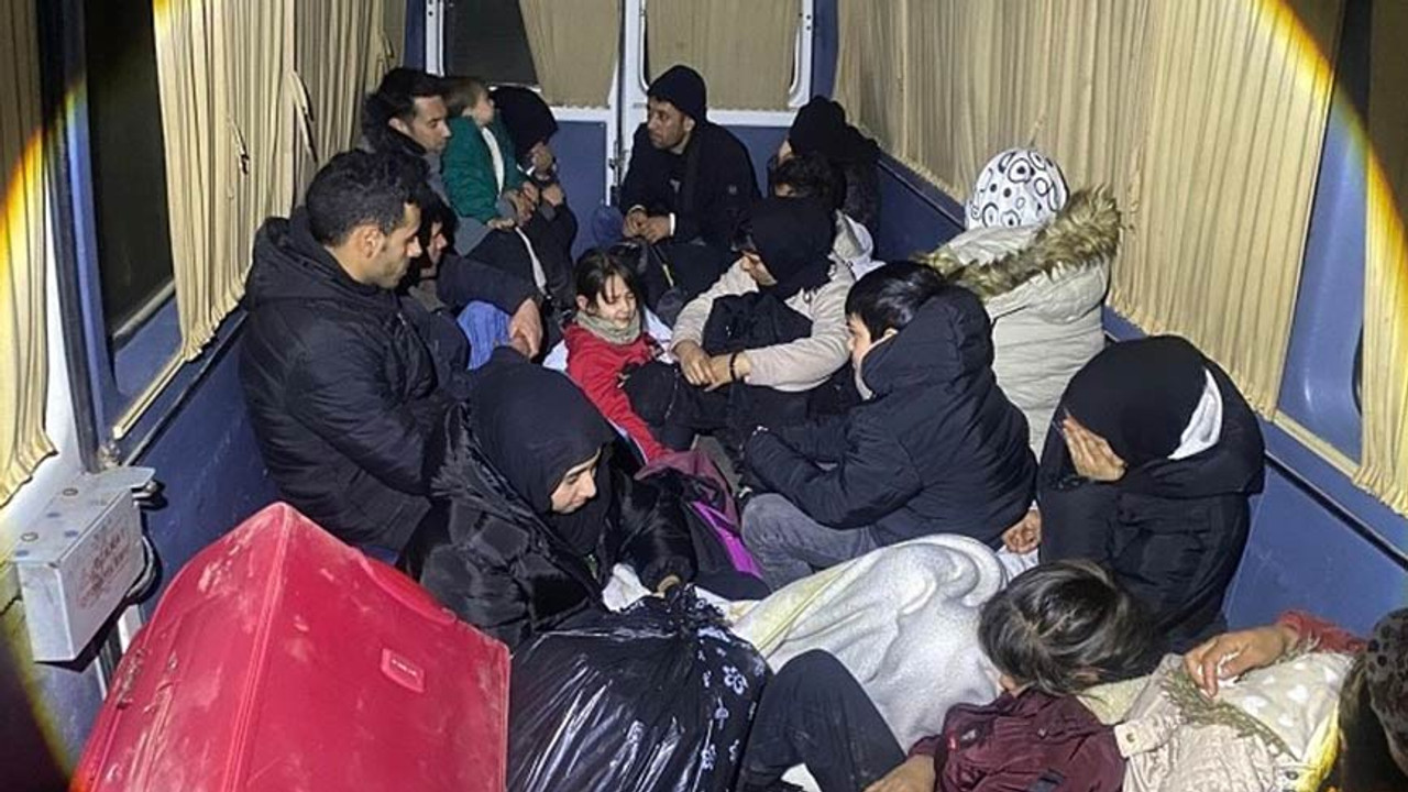 Marmara'da 49 kaçak göçmen ile 2 göçmen kaçakçısı yakalandı