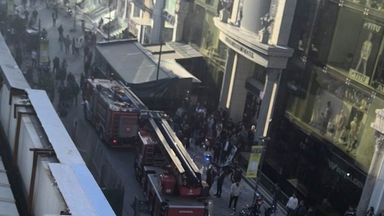 İstanbul'da bina çöktü: Enkaz altında kalanlar var