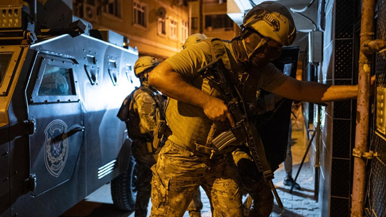 Sokakları ateşe vermişlerdi!