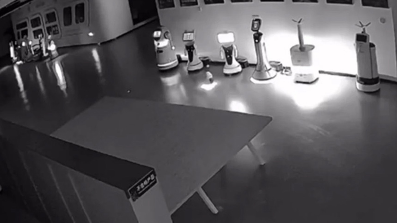 Çin’de bir garip olay! Bir robot, 12 robotu kaçırdı