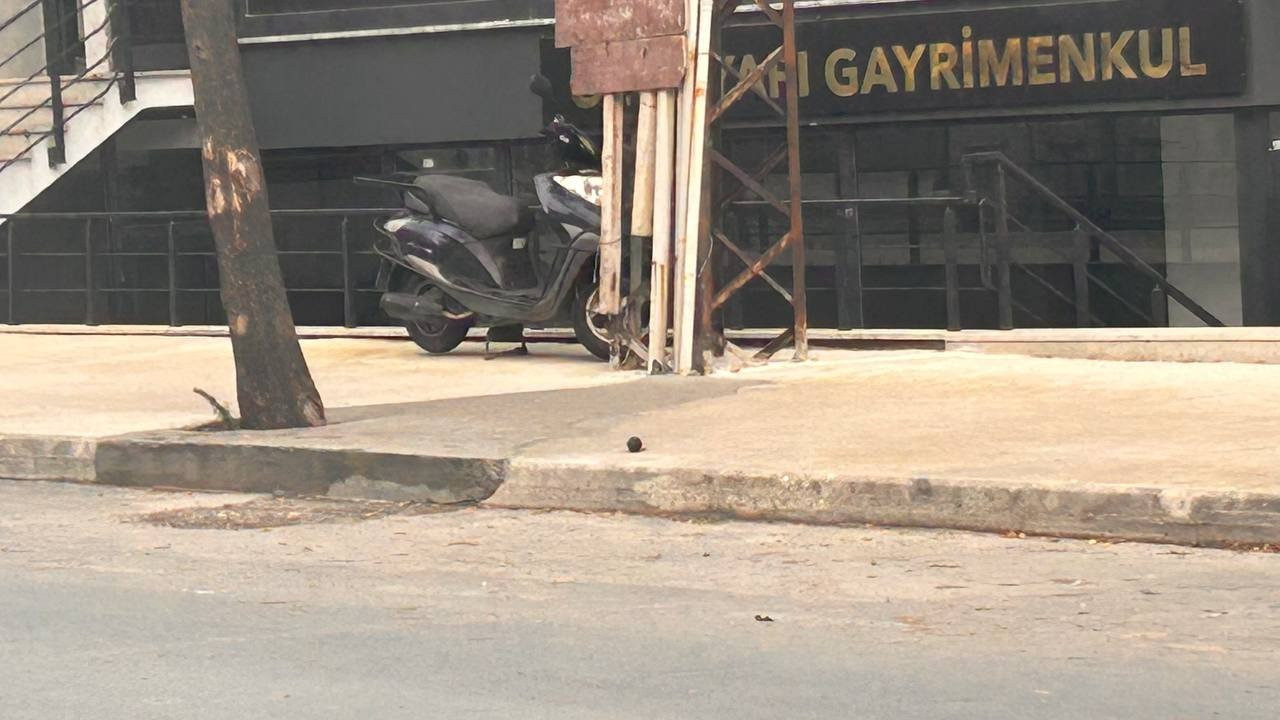 Beylikdüzü’nde el bombası paniği!