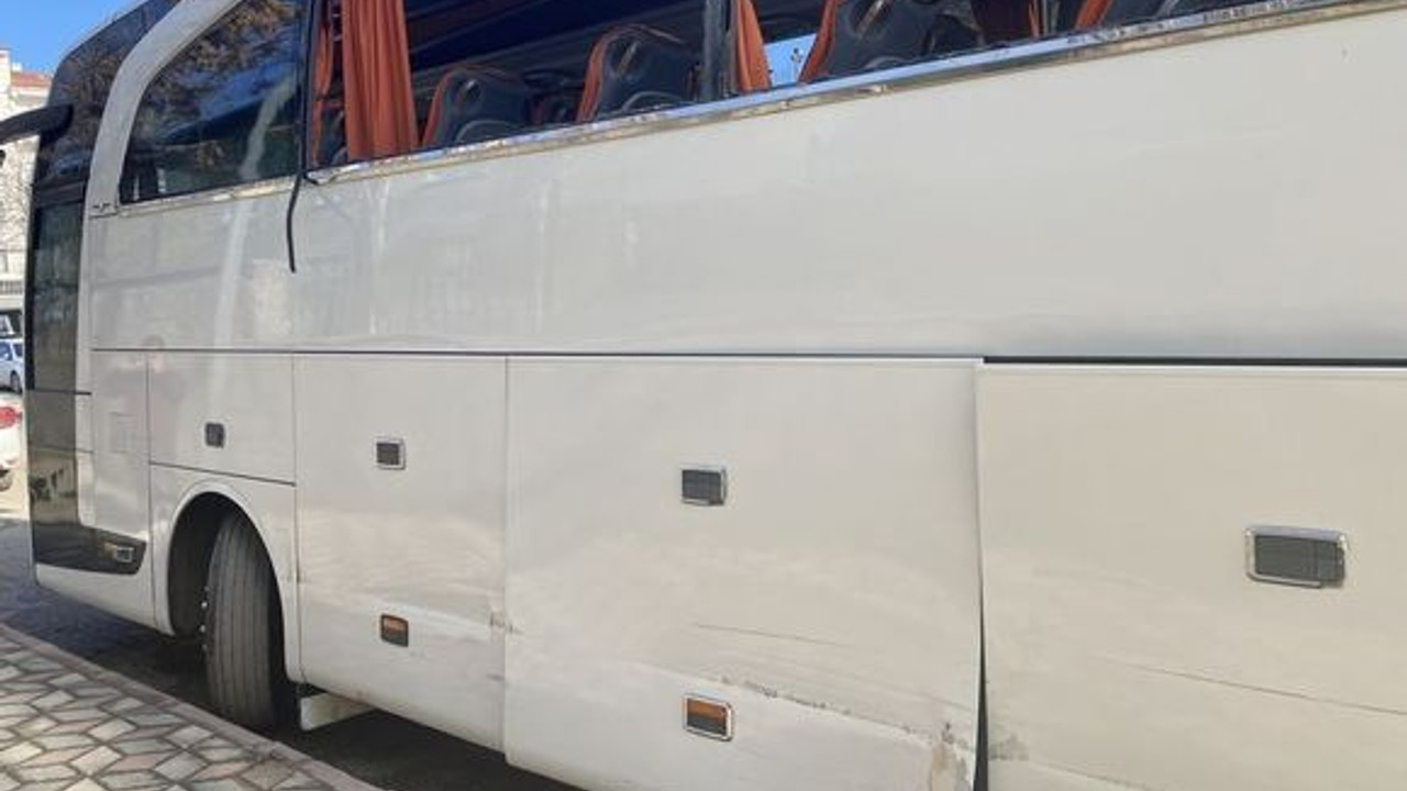 Otobüsü kaçırıp birçok araca zarar verdi!