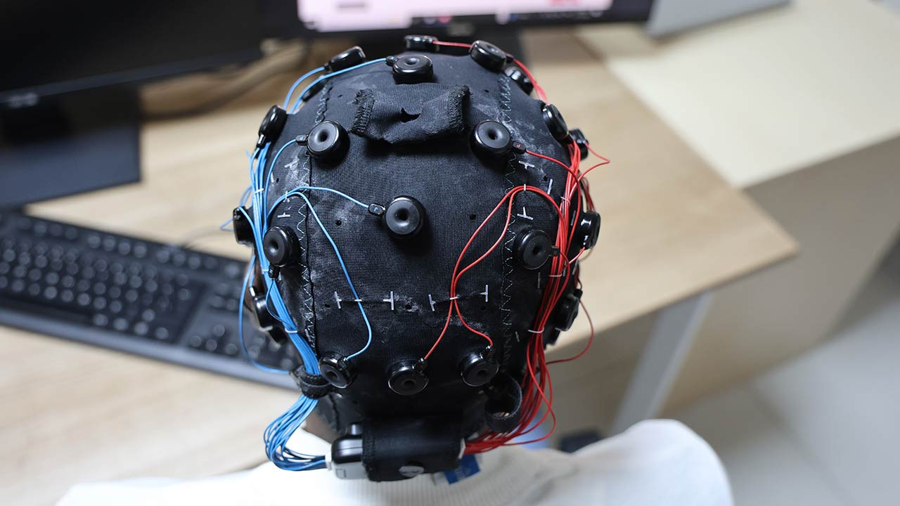 Türkiye'de bir ilk! Üniversitede bilim insanları beyin okuma sistemi geliştirdi