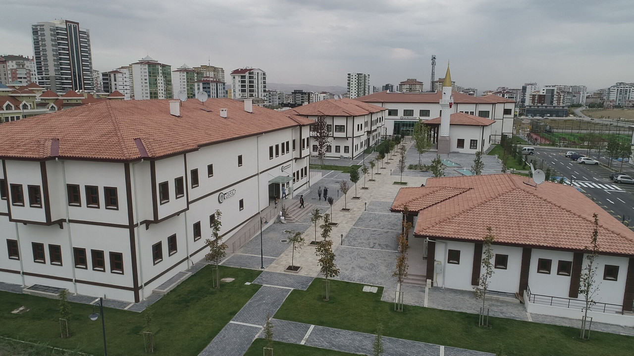 Bir ilçede 'ezan yasaklandı' iddiası ortalığı karıştırdı: Belediyeden açıklama geldi!