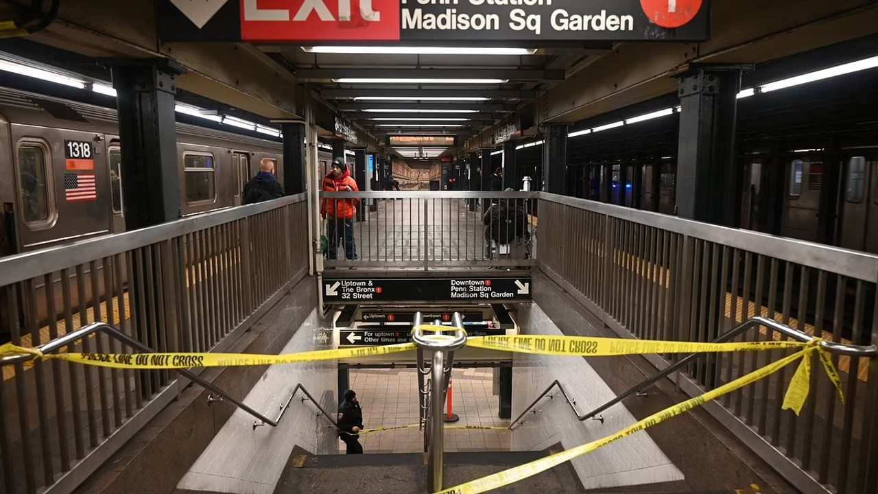 Bir haftada ikinci vahşet: Metrodaki adamı diri diri yaktı!