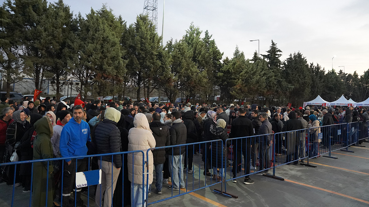 Burası İstanbul Silivri: 1000 lira bedava alışveriş için geceden çadır kurdular