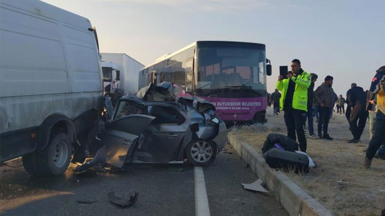 Van’da iki ayrı noktada zincirleme kaza: Ölü ve yaralılar var