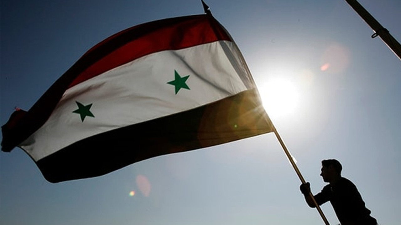 Yeni bayrak neyi simgeliyor? Suriye bayrağı değişti: Yeni Suriye bayrağının anlamı ne?