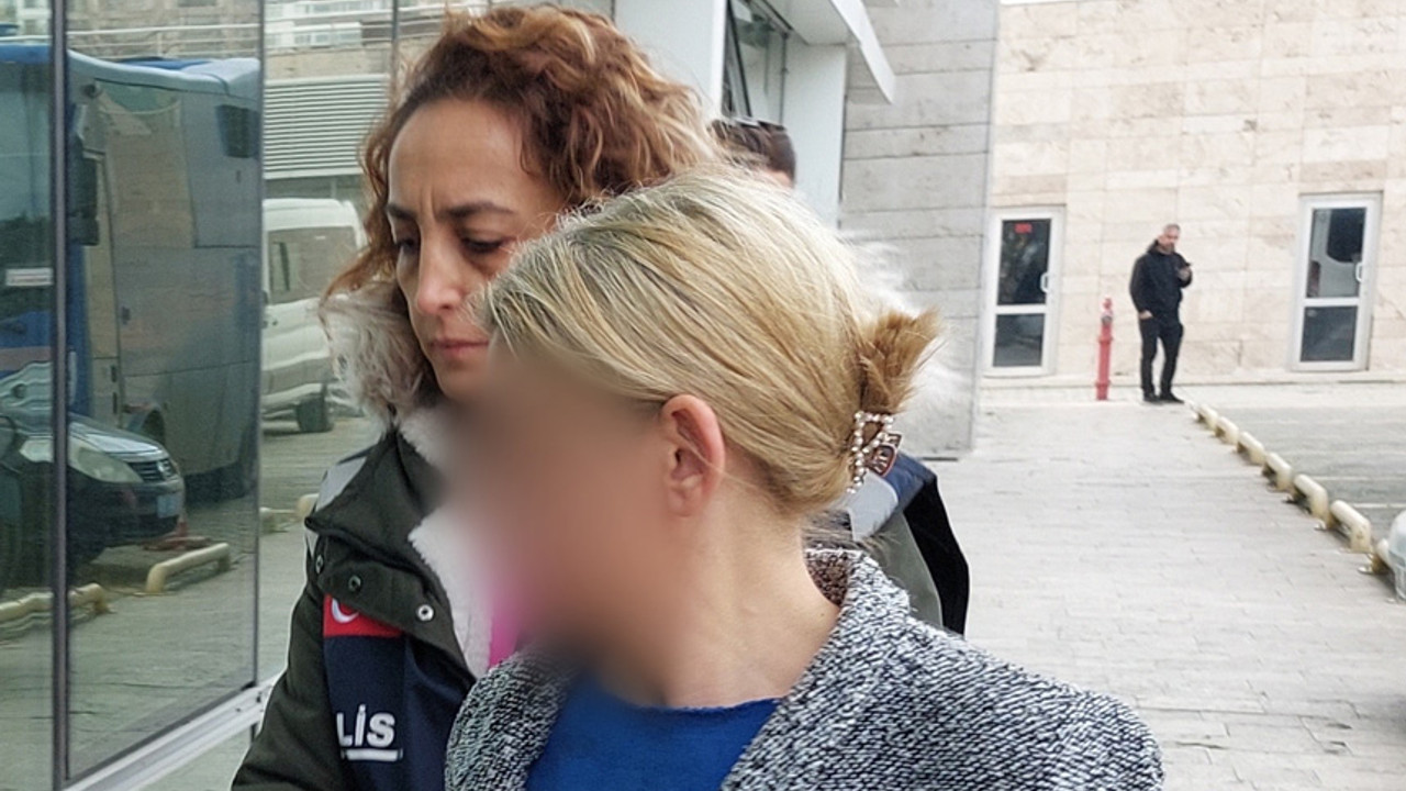 Kar maskeli kadın evine girdiği komşusuna şoku yaşattı