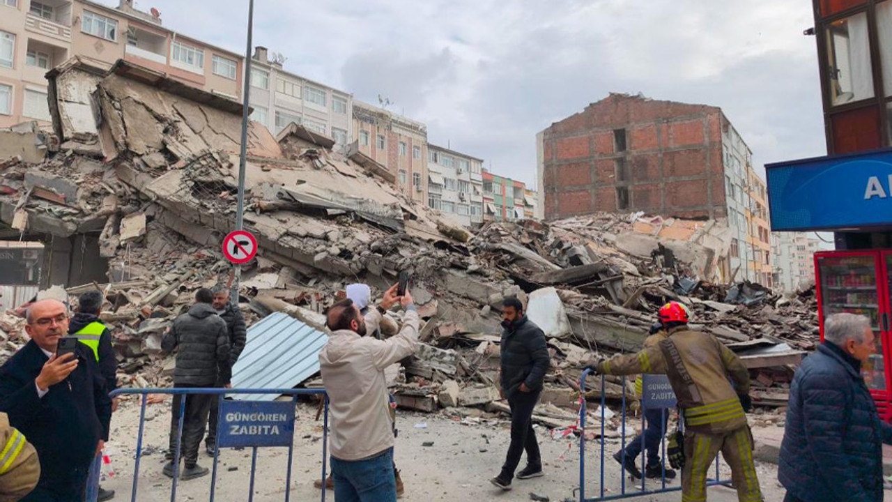 Güngören'de kontrollü yıkım sırasında bina çöktü!