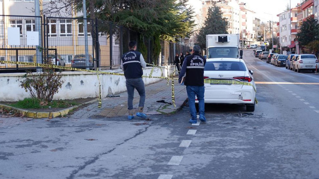 Okul çıkışında bıçaklı dehşet: 16 yaşındaki çocuk kanlar içinde kaldı