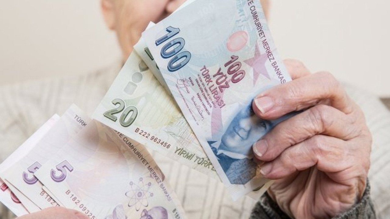 EMEKLİYE YILBAŞI İKRAMİYESİ VAR MI? Yılbaşında emeklilere ikramiye verilecek mi? 3 belediyeden emekli yılbaşı ikramiyesi