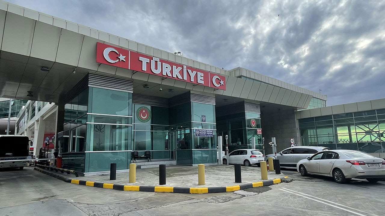 Sahte evrakla ülkeye sokulan araçlara el konuldu! Piyasa değeri 539 milyon TL...