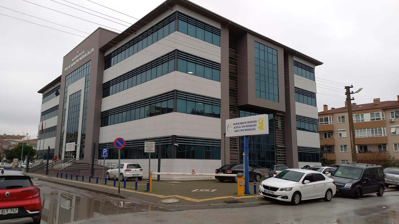 Belediye binasında korkunç olay! Çocuk yaşta doğurdu klozete attı