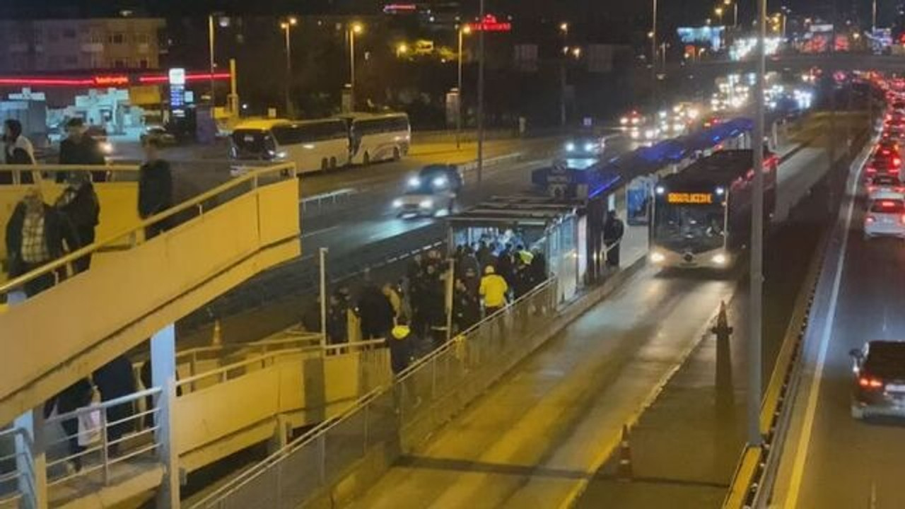 Bakırköy metrobüs durağında korku dolu anlar!