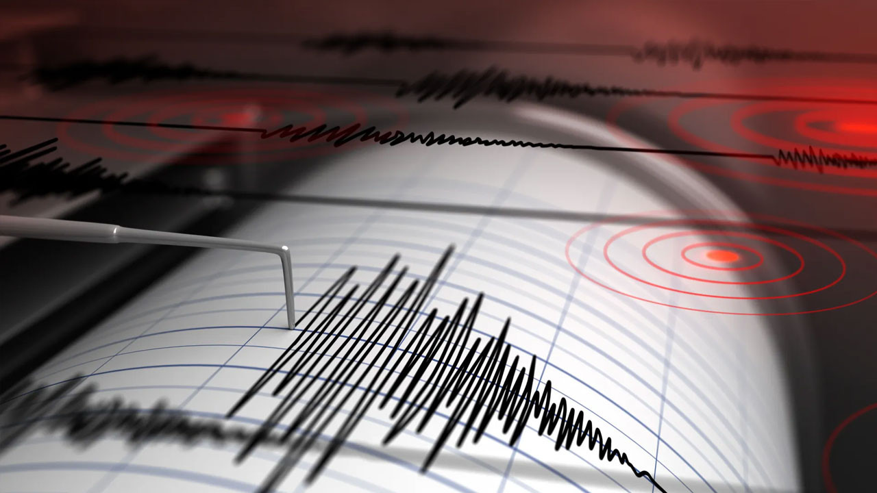 İzmir'de sabah saatlerinde korkutan deprem!