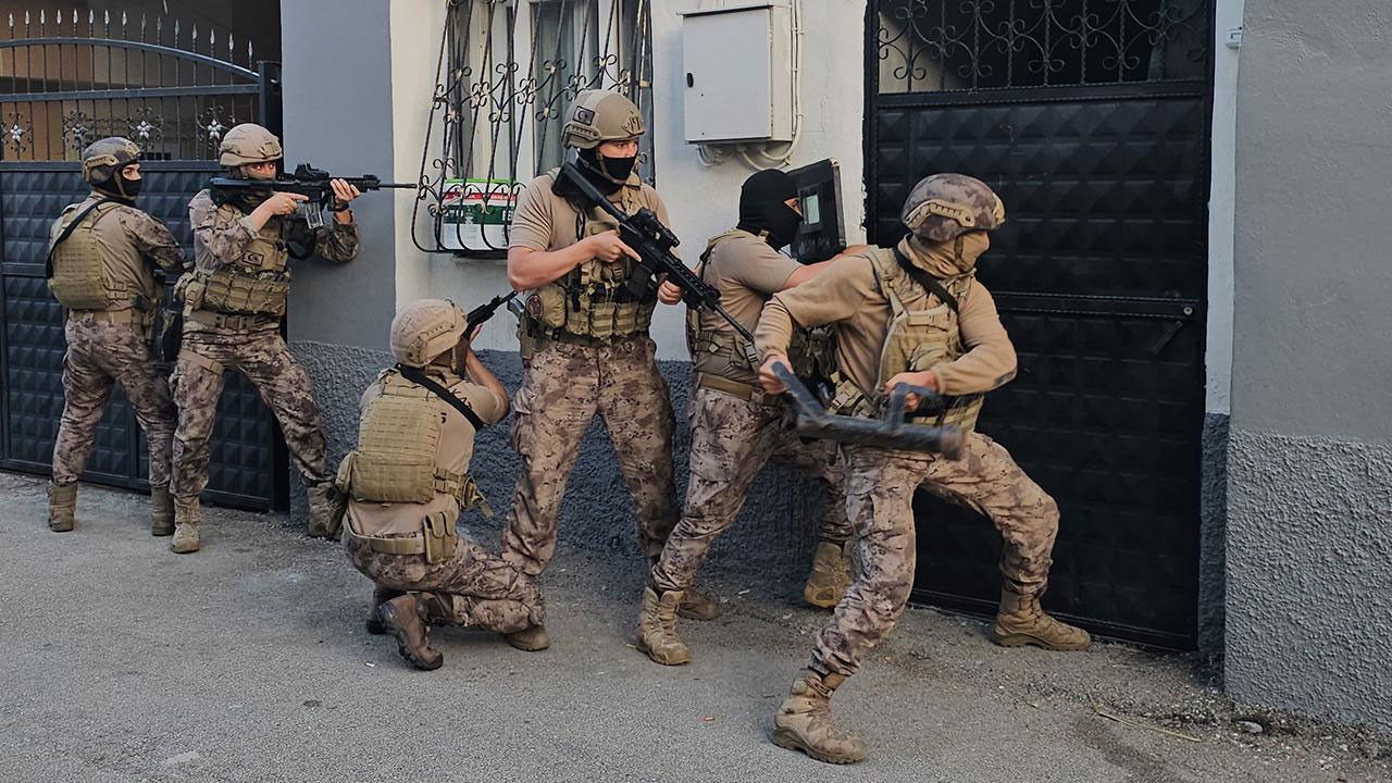 Zehir tacirlerine 'Narkokapan' darbesi: Yüzlerce kişi yakalandı