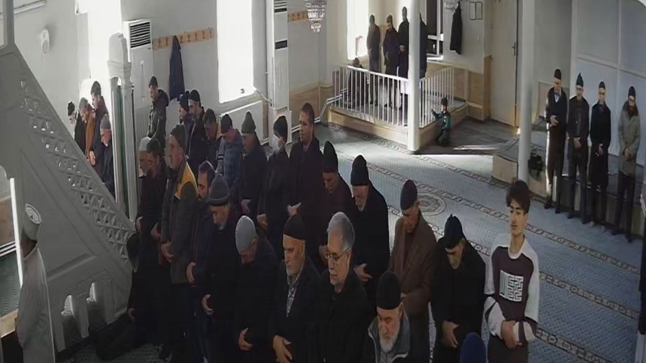 Camiye torpil atıp kaçtı! Şeytan kıskandı!