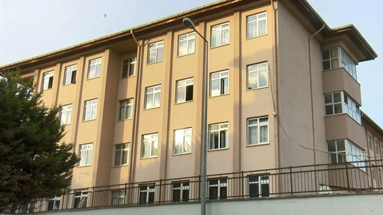 Büyükçekmece'de nedeni bilinmeyen koku: İki okul boşaltıldı