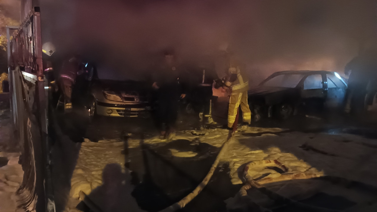 Oto galeri yandı! Lüks araçlar küle döndü