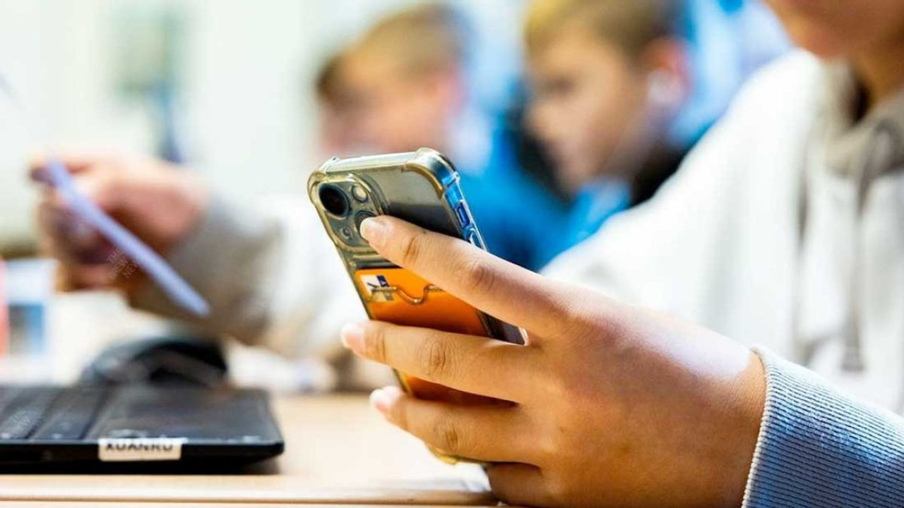 Velilerden tam destek: Okullarda cep telefonu kullanmak yasaklandı!