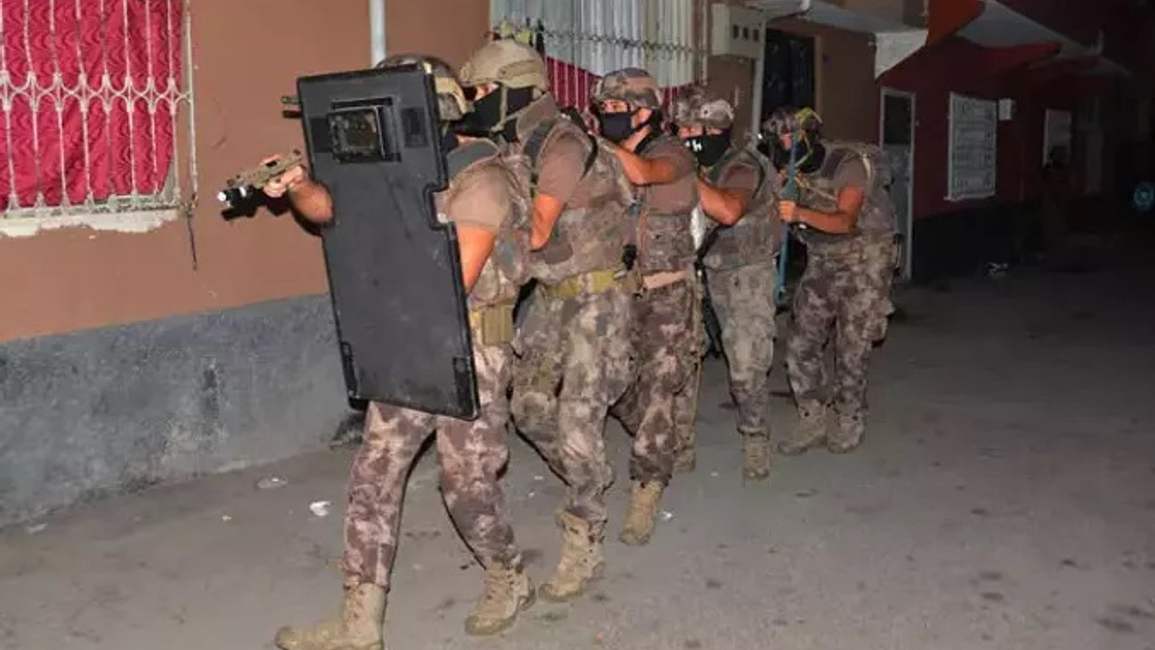 Bakan Yerlikaya duyurdu! Suç örgütüne şafak operasyonu