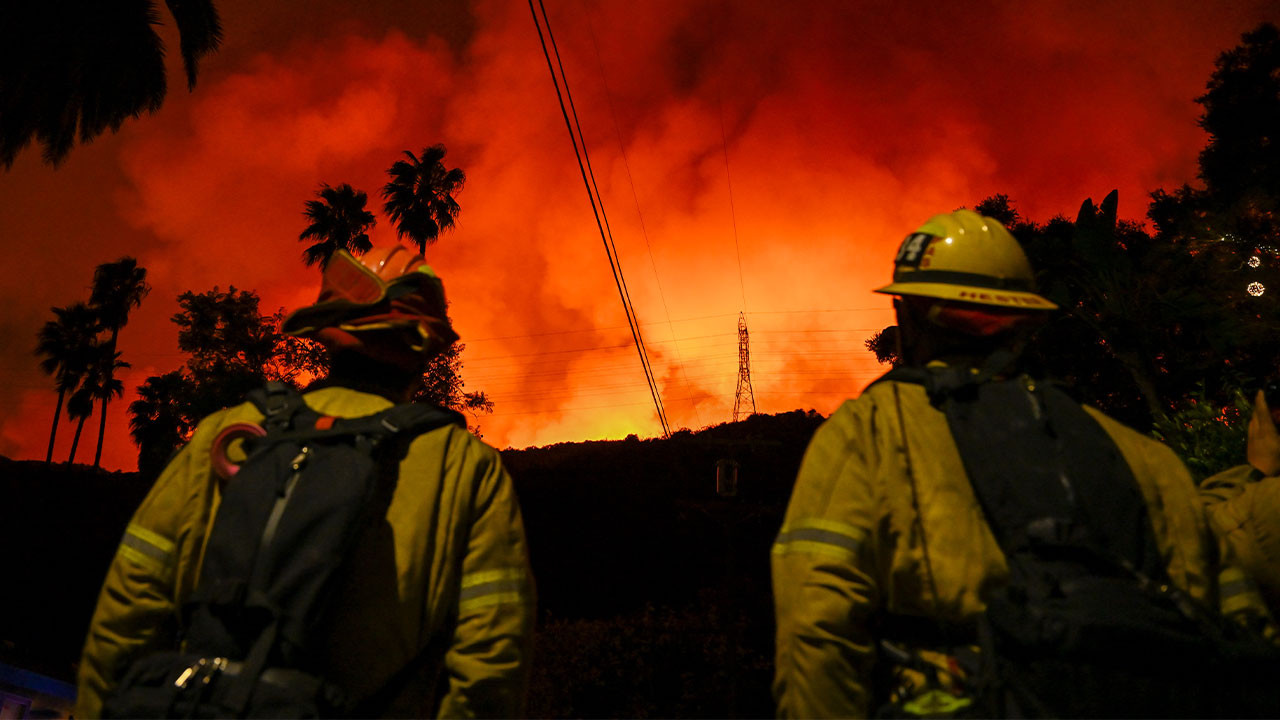 Los Angeles’ta büyük yangın sürüyor: Can kaybı artarken tahliyeler devam ediyor!