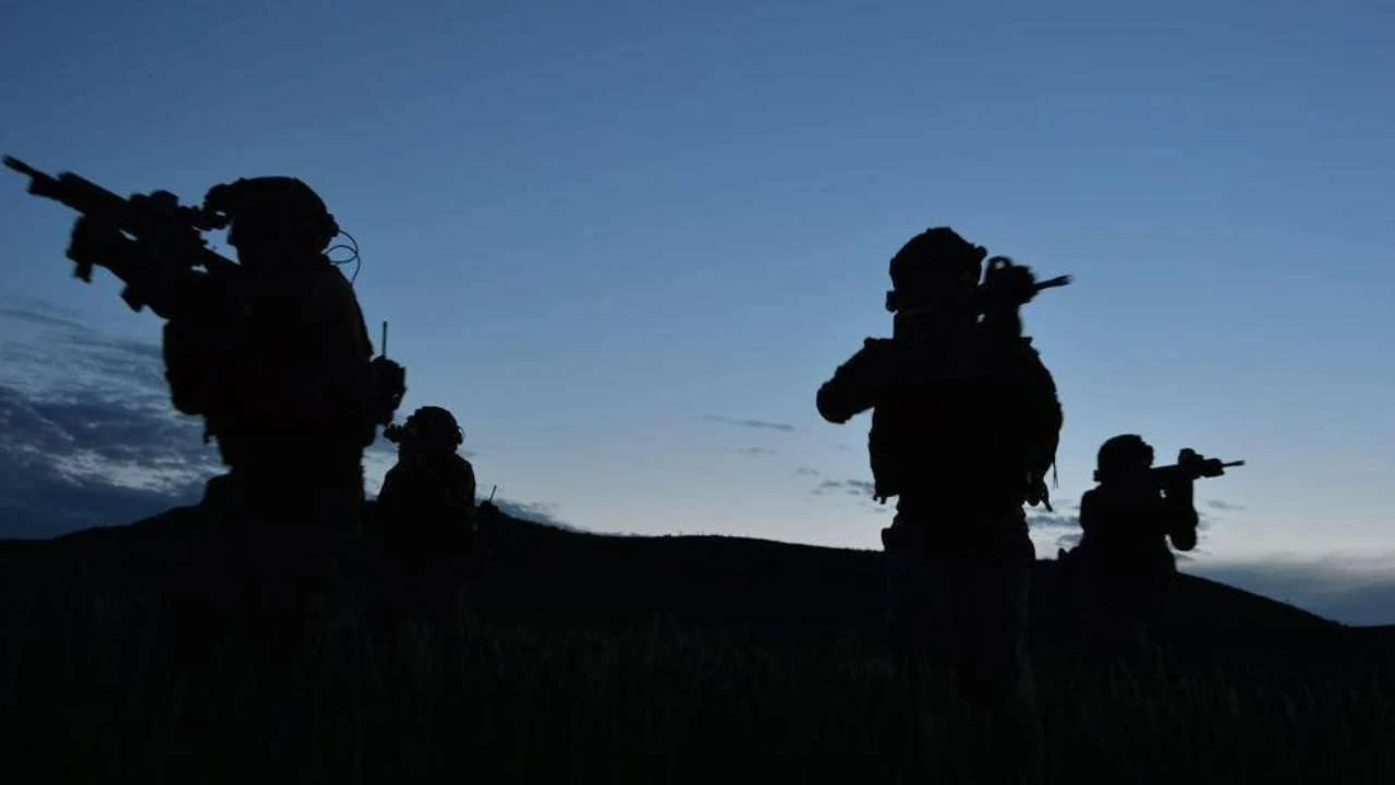 İnleri başlarına yıkıldı! 23 PKK/YPG'li terörist etkisiz