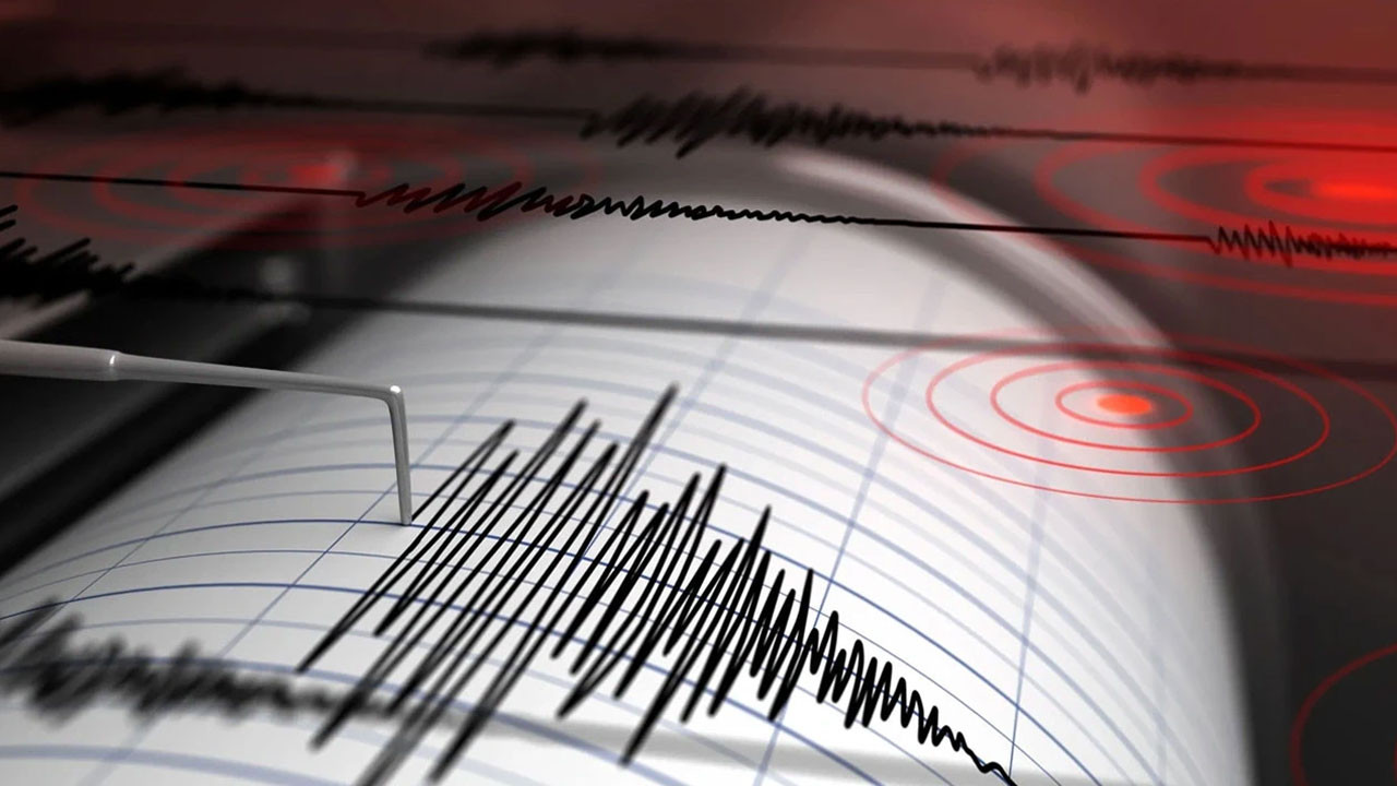 Ege'de korkutan deprem fırtınası! Çevre illerden de hissedildi