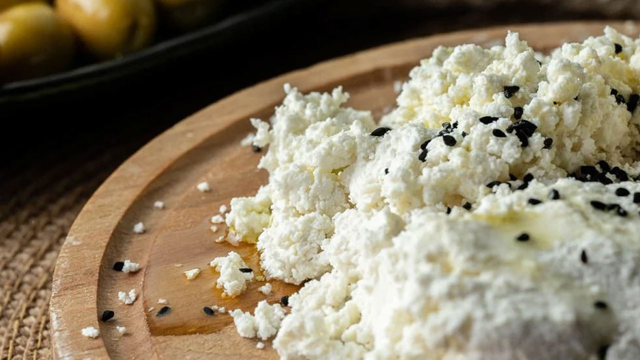 Ünlü markadan büyük skandal! Tulum peyniri yerine bakın içerisinden ne çıktı?