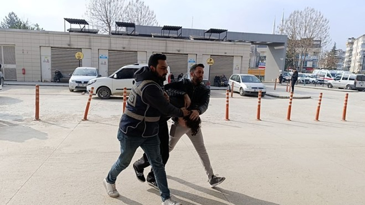 Oğlunu alıkoyup anneden para istediler: 3 şüpheli yakalandı