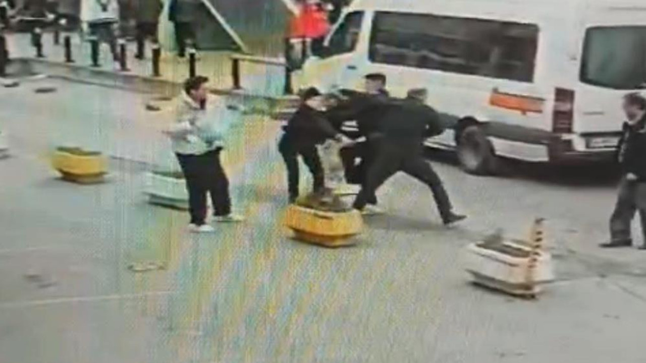 Minibüsçülerin 'yolcu alma' kavgası ölümle bitti: O anlar kameraya yansıdı