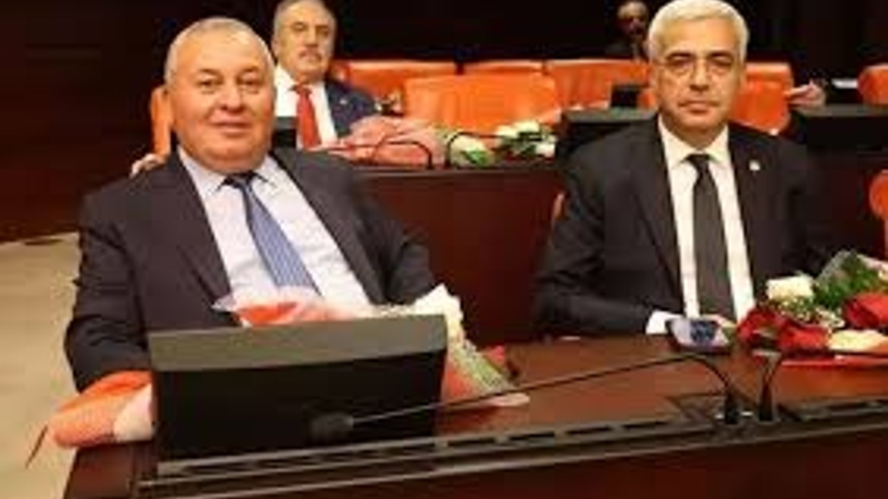 Cemal Enginyurt ve Salih Uzun'un yeni adresi belli oldu: Özgür Özel rozetlerini takacak