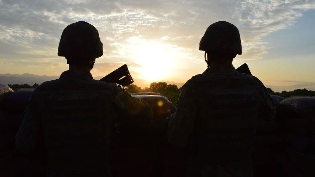 Kararlı operasyonlar sonuç veriyor! 2 PKK'lı terörist teslim oldu
