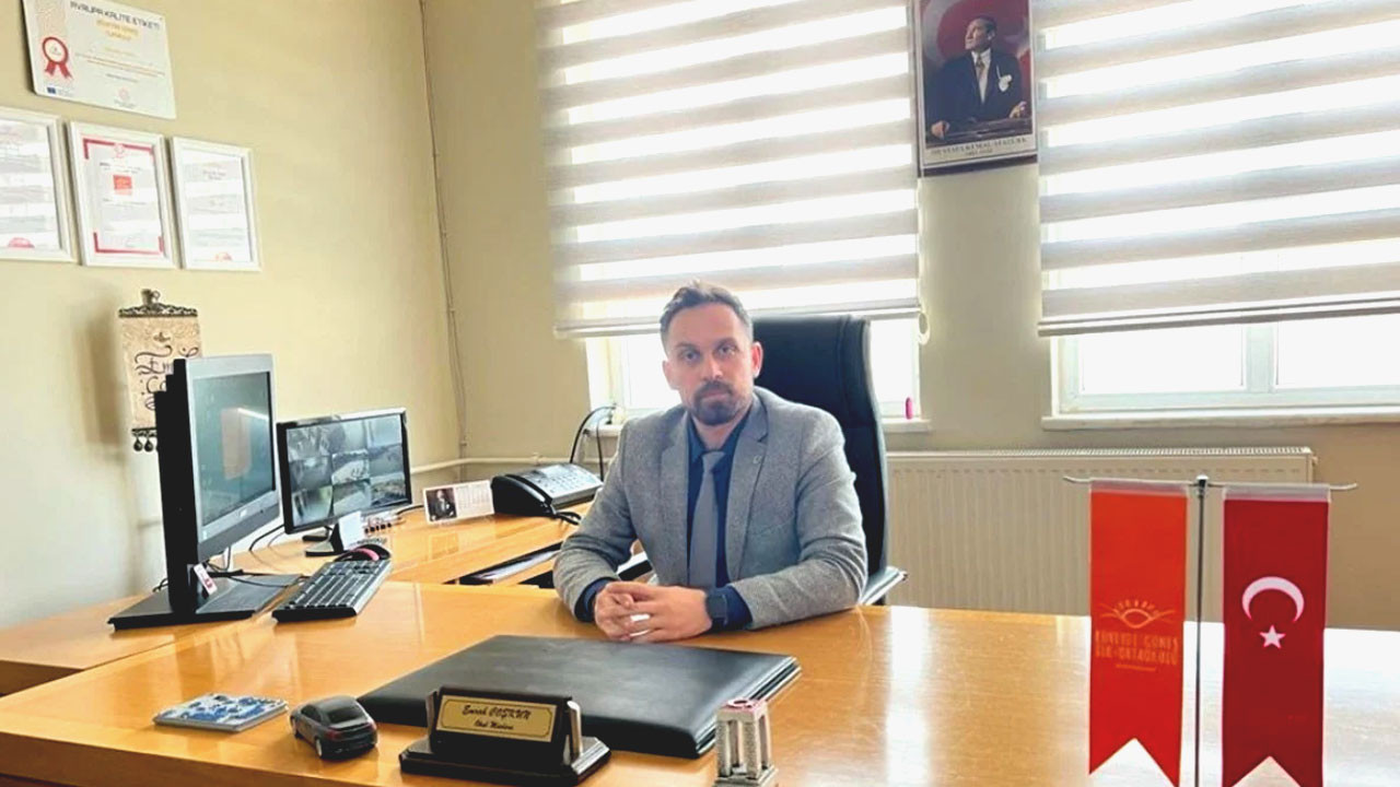 Dehşetin böylesi! Zil sesinden rahatsız oldu, okul müdürünün boğazını kesti