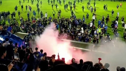 Endonezya'da futbol maçı sonrası ülke savaş alanına döndü: 174 ölü