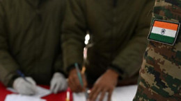 Hindistan'dan deprem bölgelerine tonlarca yardım malzemesi!